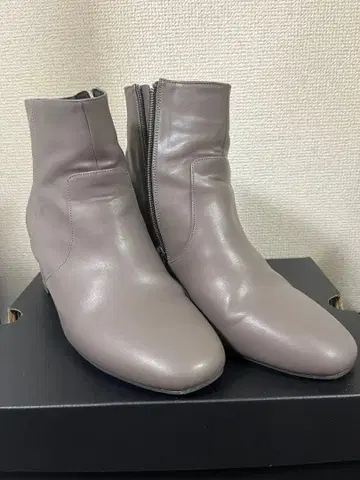 그레이 지퍼 중굽 부츠