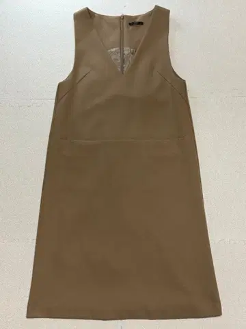 브라운 슬리브리스 무릎 기장 원피스 ROSSO