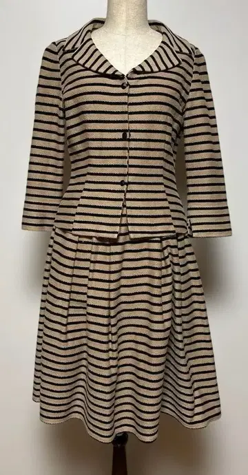 고품질 시빌라 수트 셋업 베이지 블랙 스트랩