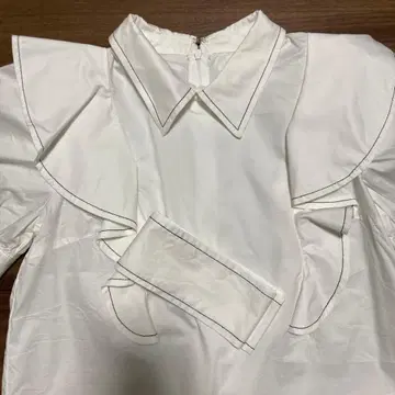 프릴, 보타이 포함 화이트 셔츠 반팔