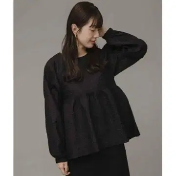 어반 리서치 서니 라벨 퍼프 자카드 페플럼 블라우스