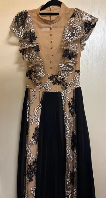 엘레강트한 프릴 장식 맥시 드레스