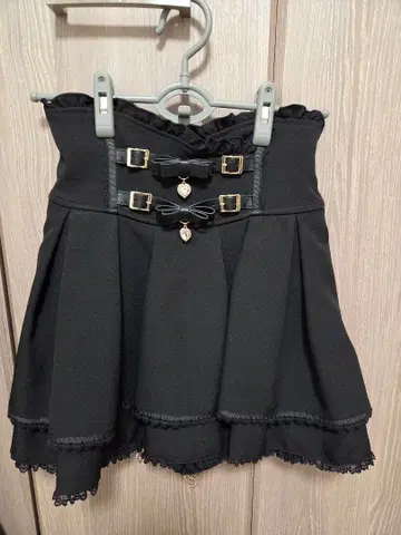 LIZ LISA 블랙 프릴 미니 스커트