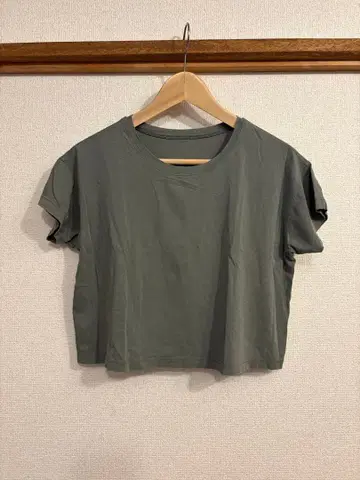룰루레몬 카키 크롭 T셔츠 반팔