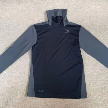 Oakley 하이넥 긴팔 셔츠 블랙/그레이