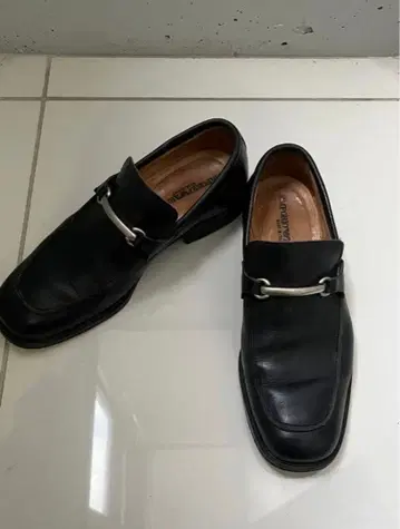 연말 대특가 EMPORIO ARMANI 남성용 로퍼 블랙 가죽