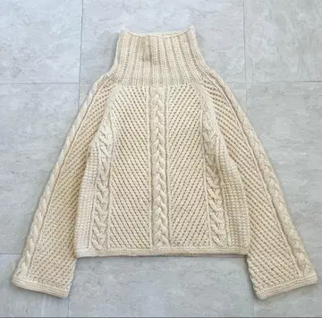 갤러리 바이 케이블 짜임 터틀 니트 울 화이트 루즈핏