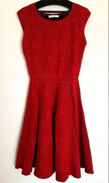 ANAYI 38 슬리브리스 플레어 원피스 레드 블랙