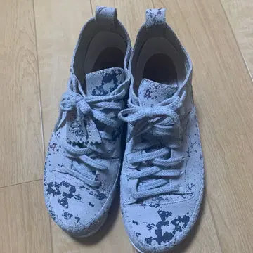 Clarks 스플래터 패턴 하이컷 스니커즈