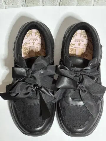 시마무라 x 아오키 미사코 m pettit 새틴 리본 스니커즈 블랙 L