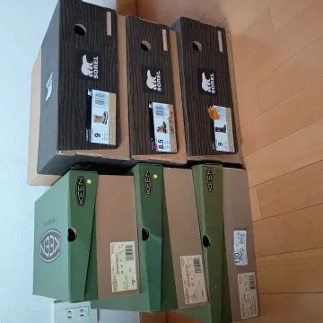 SOREL과 KEEN의 신발 박스 세트