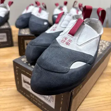 아사쿠사 클라이밍 MAGATAMA 26.0cm (2)