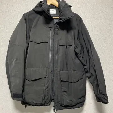 유니클로 White Mountaineering 블랙 다운 자켓 M 사이즈