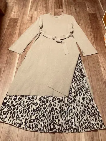 베이지 허리 벨트 포함 레오파드 무늬 셋업