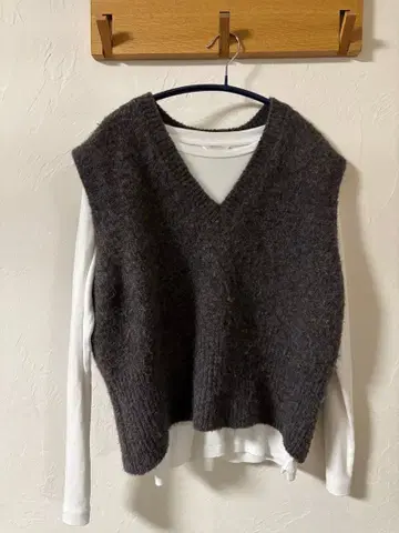 캐널진 니트 베스트!