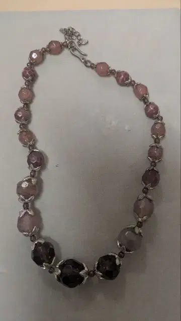 빈티지 Monet 핑크 보라색 그라데이션 비즈 플라워 모티브 목걸이
