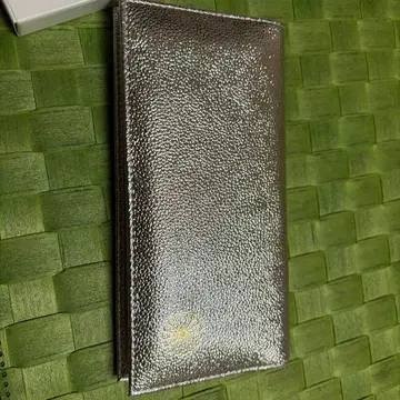 실버 엠보싱 가공 장지갑