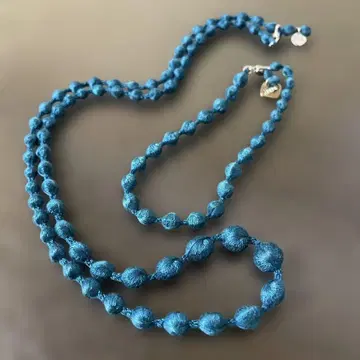 한 가닥 실로 만들어진 터콰이즈 블루 목걸이 팔찌
