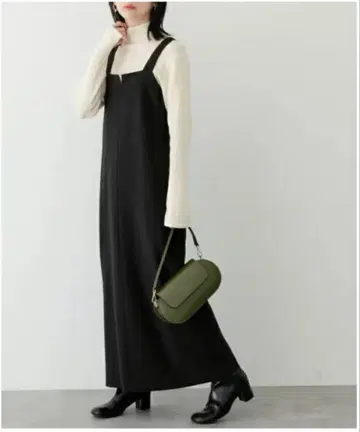 백 오픈 살로펫 원피스 / 어반 리서치