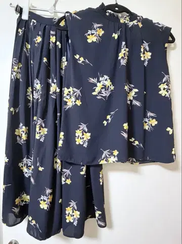 네이비 꽃무늬 셋업