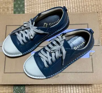 Doruche 네이비 레이스업 스니커즈