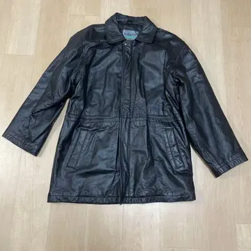 블랙 가죽 자켓 스냅 버튼 포함