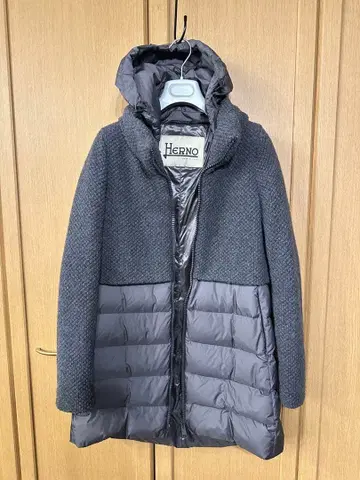 Herno 그레이 이소재 다운 자켓 후드 부착