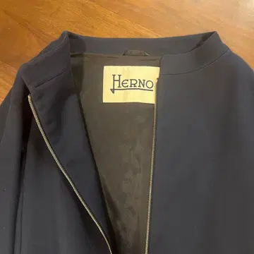 새상품급 Herno 네이비 지퍼 코트