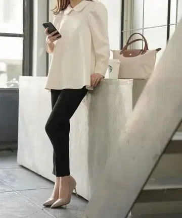 카라 부착 본딩 플레어 상의 긴팔 HUIT