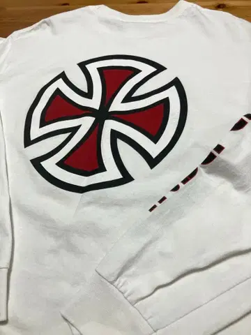 [레어] INDEPENDENT 아이언 크로스 롱T 사이즈M 화이트