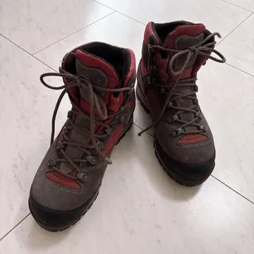 정가 43,000엔 AKU 액 고어텍스 트레킹 슈즈 24cm