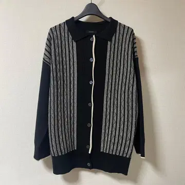 [ JEANASIS ] 스트라이프 자카드 절개 가디건