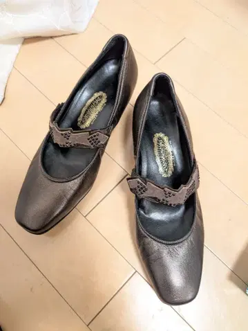 요시노야 브라운 하이힐 펌프스