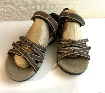 Teva 스포츠 샌들 브라운 스트랩 디자인