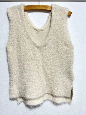 새상품 내추럴 뷰티 베이직 샤기 니트 베스트