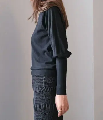 AKTE 액테 디자인 슬리브 니트 풀오버 블랙