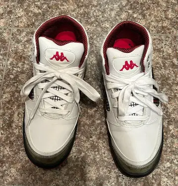카파 화이트/레드 하이컷 스니커즈