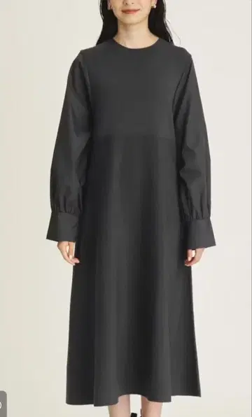 소매 도킹 플레어 니트 원피스 차콜 그레이