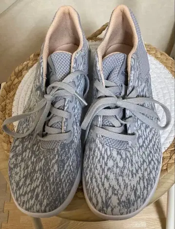 Reebok 그레이 스니커즈