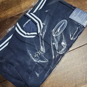 TXT 바시티 자켓