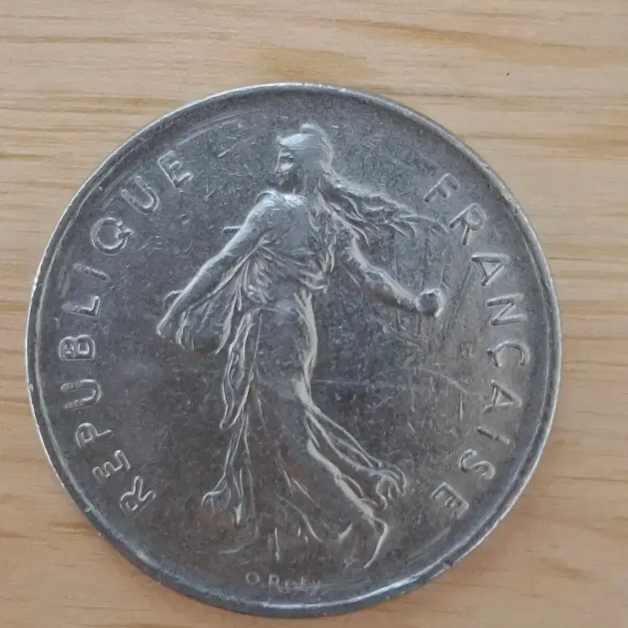 100원 동전 1999년도 | TikTok, image size:900x900