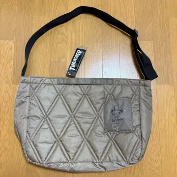 THRASHER 퀼팅 숄더백 카키