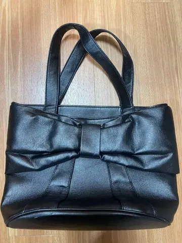 MILK 리본 포함 블랙 인조 가죽 토트백