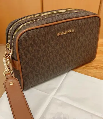 마이클코어스 MK 시그니처 파우치 멀티 백 클러치 백