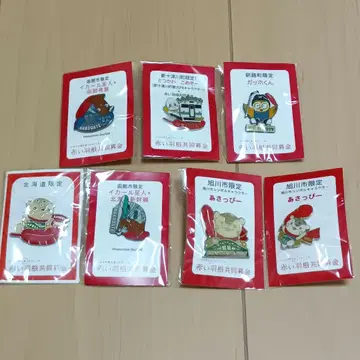 빨간 깃털 공동 모금 핀 배지