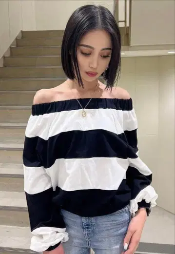 [ GYDA ] 오프숄더 보더 벌룬 상의