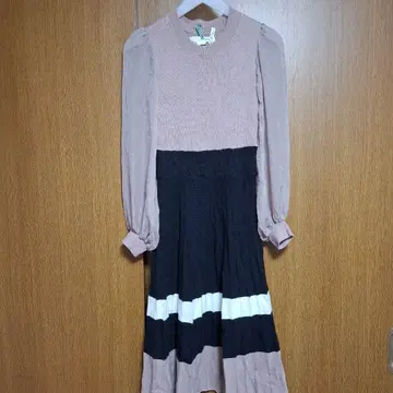 긴팔 니트 원피스 살몬 핑크 블랙 화이트 스트라이프 소매는 시스루