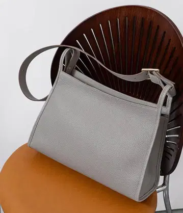 그레이 가죽 숄더백