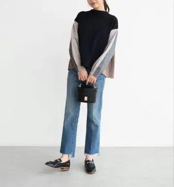 Vin 백 플리츠 배색 니트