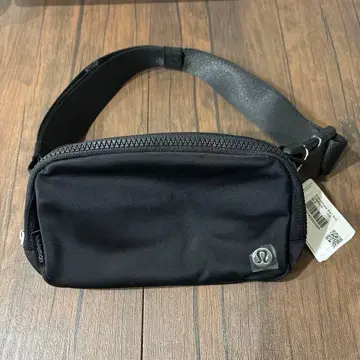 [택 포함 미사용 새상품] Lululemon 룰루레몬 벨트백 블랙
